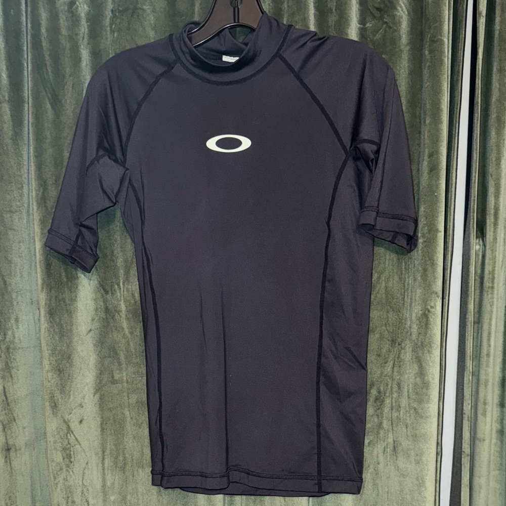 Oakley Men's Dark Swim Rash Guard